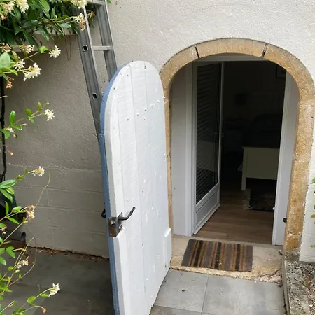 Bed and breakfast Quiet Double Ensuite Room, Own Entrance