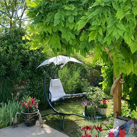 Oda ve Kahvaltı Quiet Double Ensuite Room, Own Entrance Varen