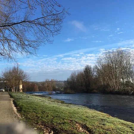 Quiet Double Ensuite Room, Own Entrance