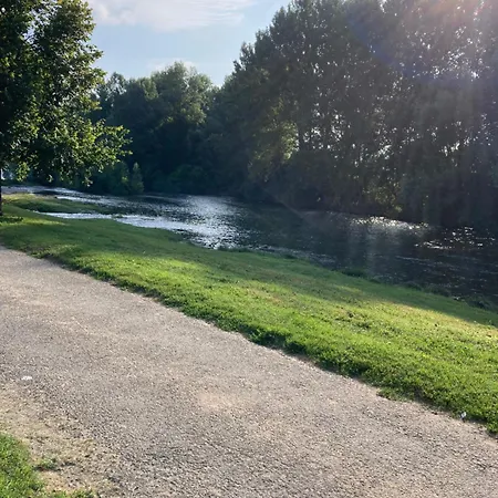 Quiet Double Ensuite Room, Own Entrance Oda ve Kahvaltı