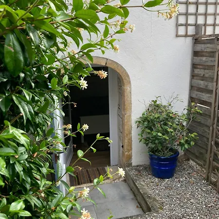 Oda ve Kahvaltı Quiet Double Ensuite Room, Own Entrance