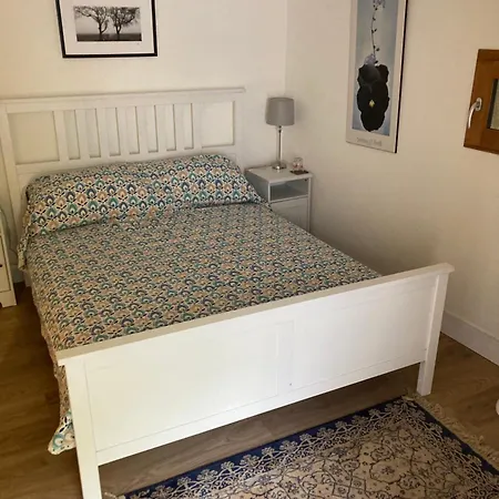 Quiet Double Ensuite Room, Own Entrance Varen